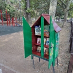 Minibibliotecile din parcurile Sectorului 6 vă invită să redescoperiți frumusețea lecturii